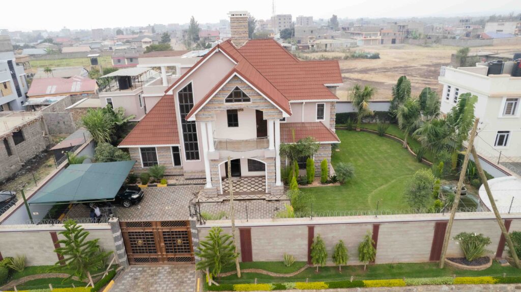4 BEDROOM TOWNHOUSE WITH DSQ FOR SALE